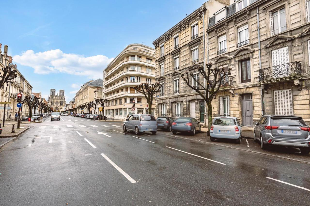 Le Jardinet, Face A La Cathedrale, Baignoire - Rdc Apartment Reims Exterior photo